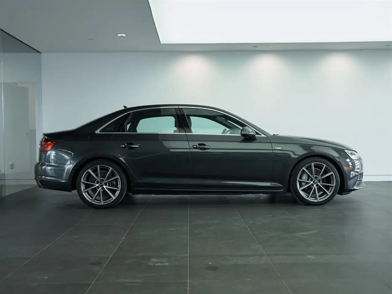 Audi A4 photo Audi A4