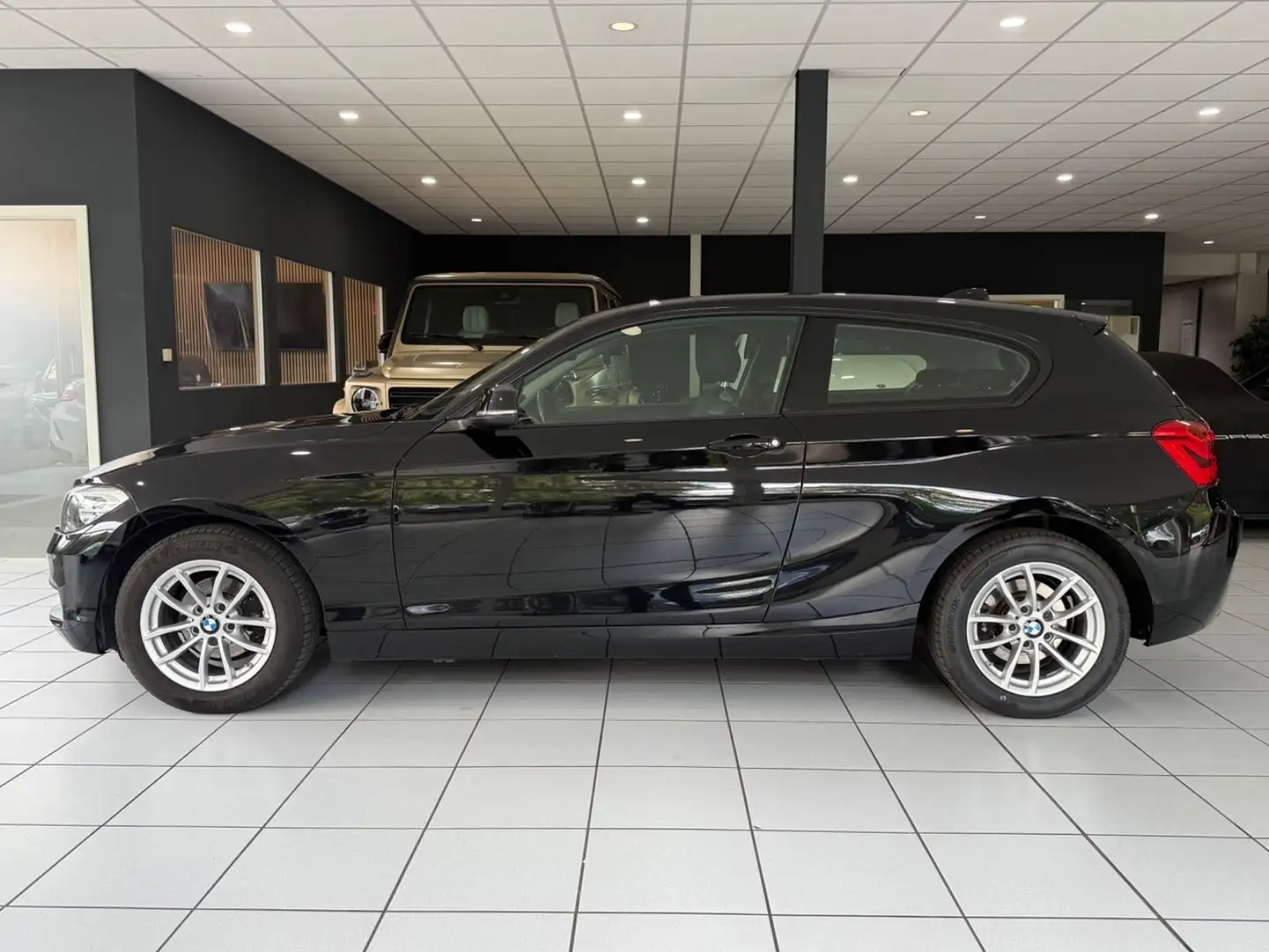 BMW 116 i Sport-Line *NAVI*TEMP*PDC*SHZ*MFL*KLIMAA* Black - 2