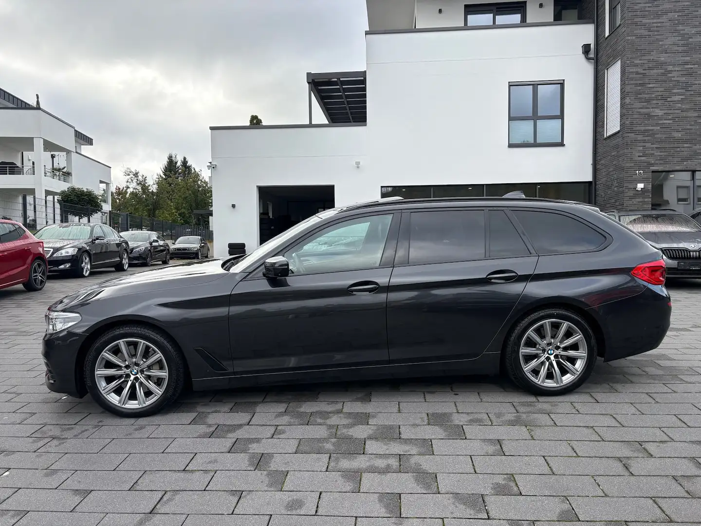 BMW 530 530dA xDrive INDIVIDUAL VOLL PANO LEDER Grigio - 2