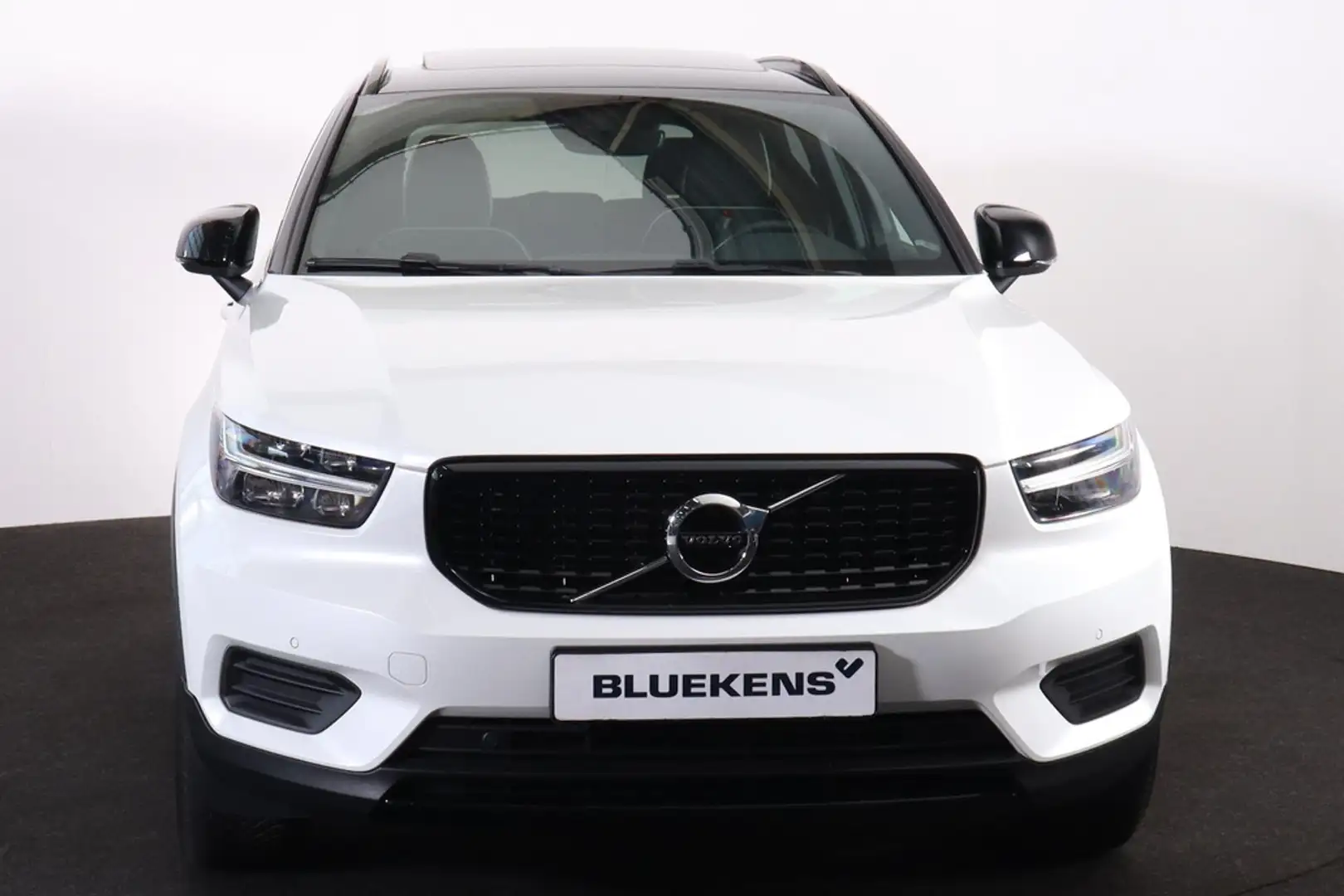Volvo XC40 T4 Recharge R-Design - Panorama/schuifdak - Intell Weiß - 2