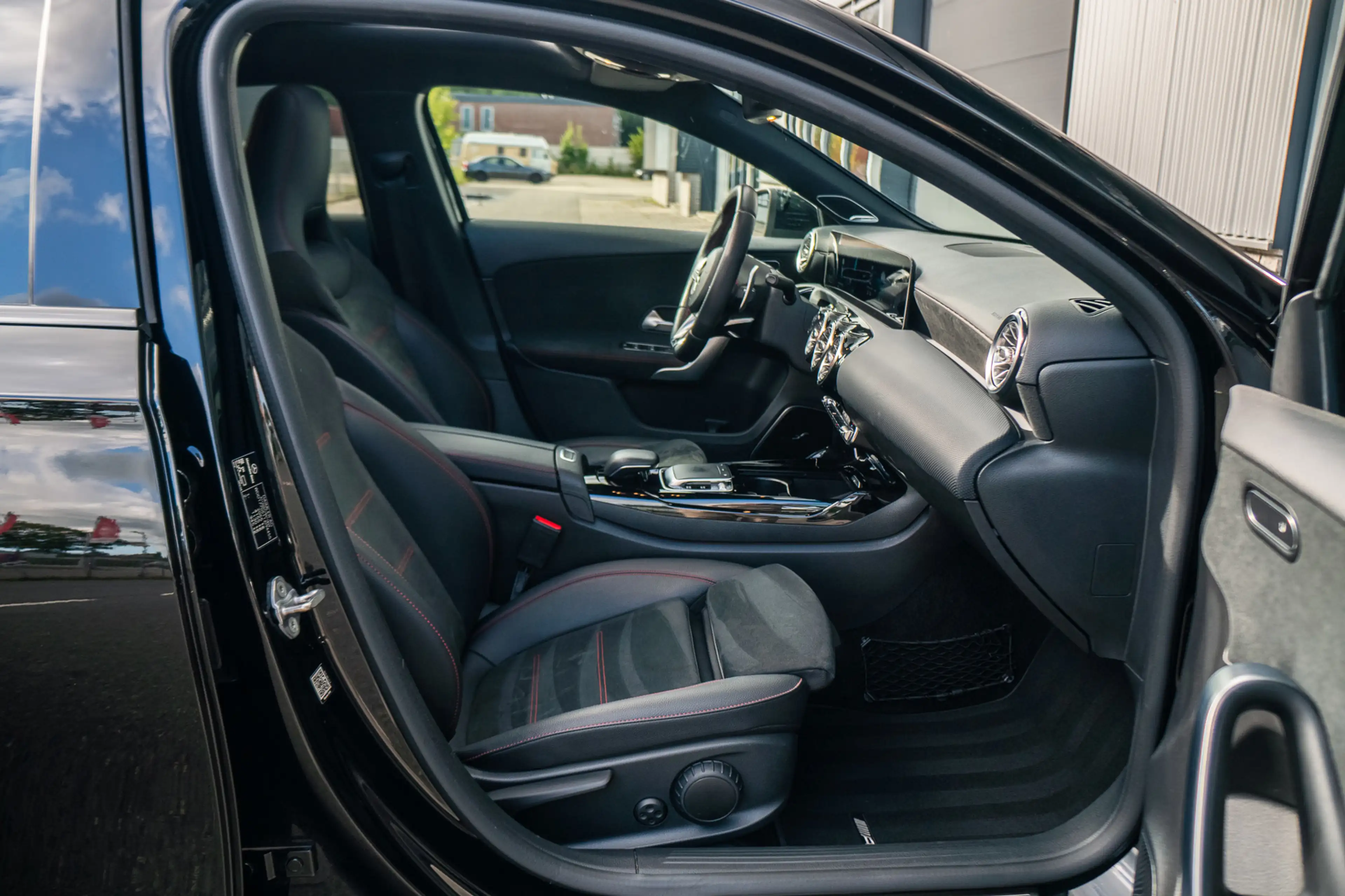 Mercedes-Benz A 35 AMG 4MATIC Advantage — photo 10