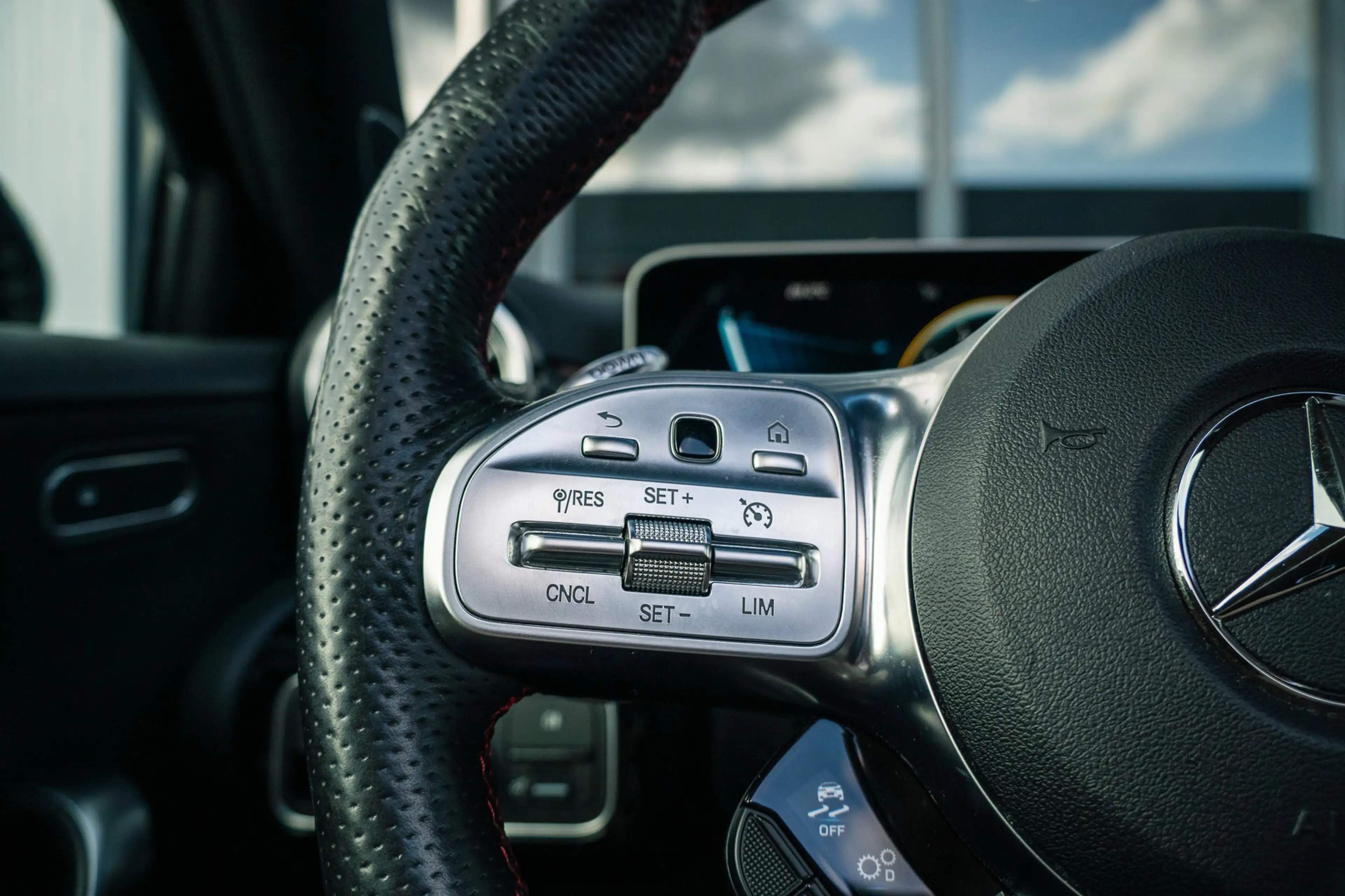 Mercedes-Benz A 35 AMG 4MATIC Advantage — photo 15