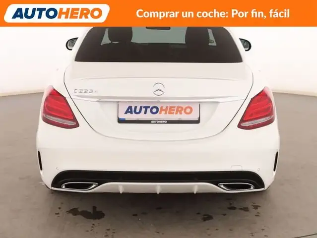 Mercedes-Benz 220 view 5