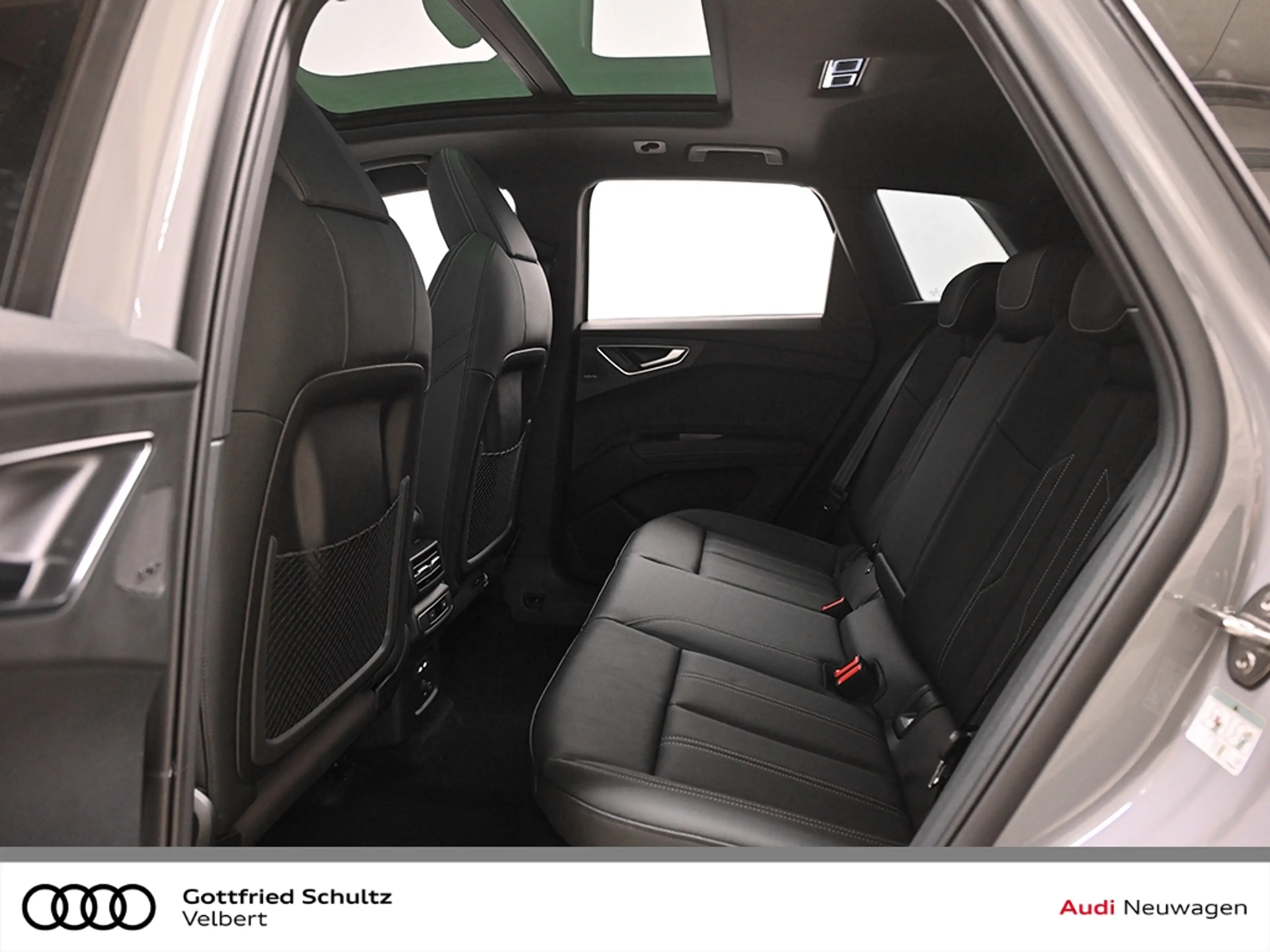 Audi Q4 e-tron SUV quattro 220 kW #E-TRONPOWER# — photo 12