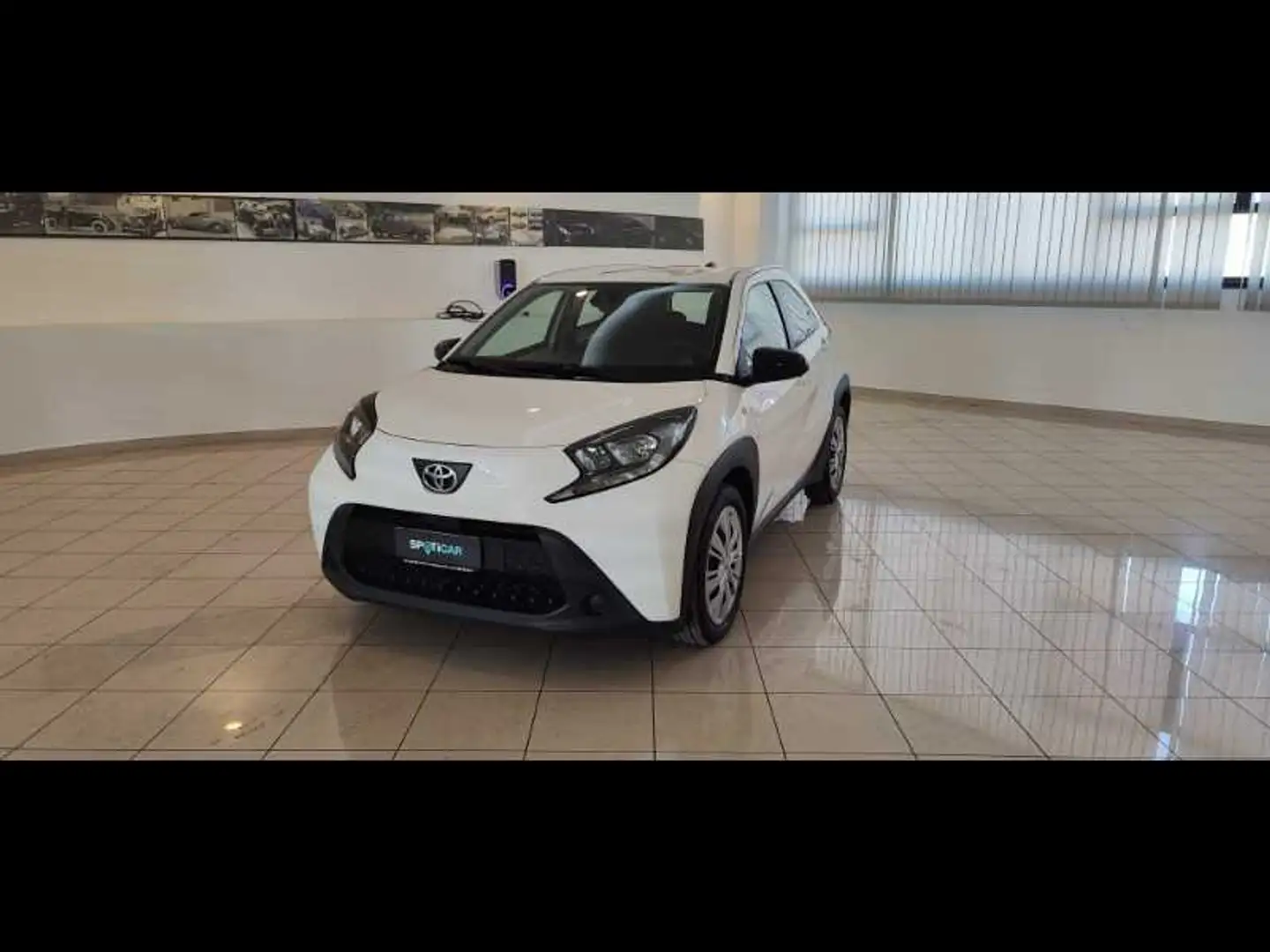 Toyota Aygo X 1.0 Active 72cv Bianco - 1