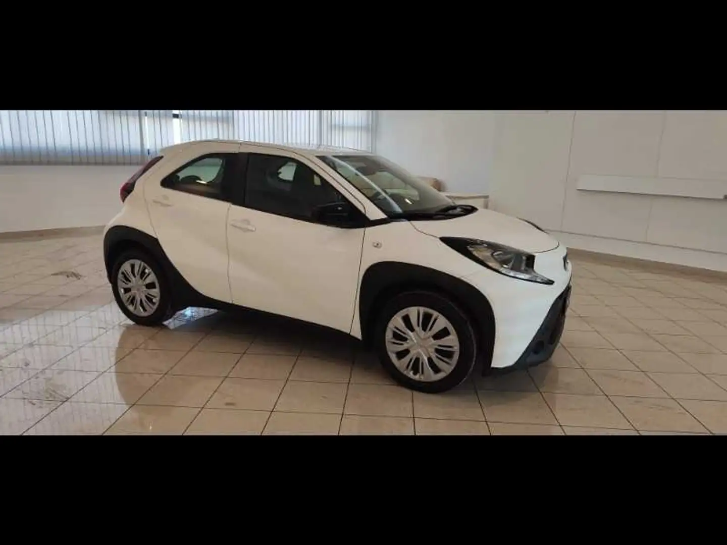 Toyota Aygo X 1.0 Active 72cv Bianco - 2