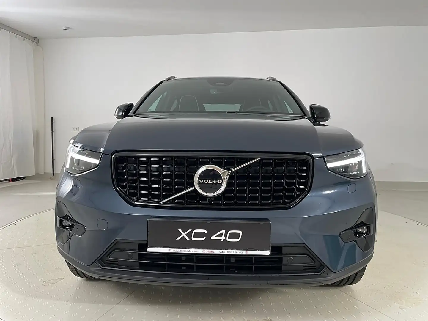 Volvo XC40 B3 Plus Dark Aut. | Stahl Wien 22 Blau - 2