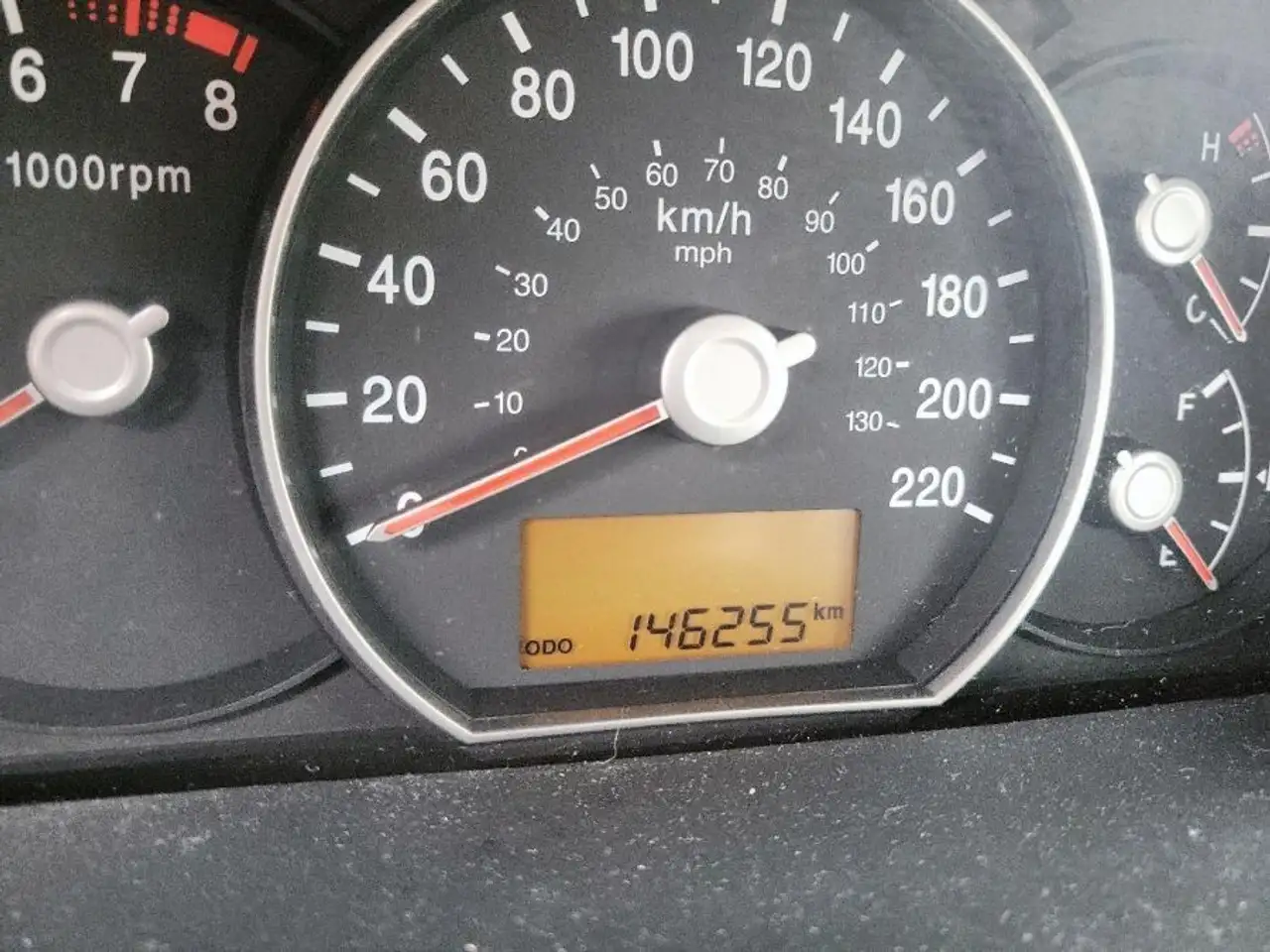 Kia Rondo снимка Kia Rondo