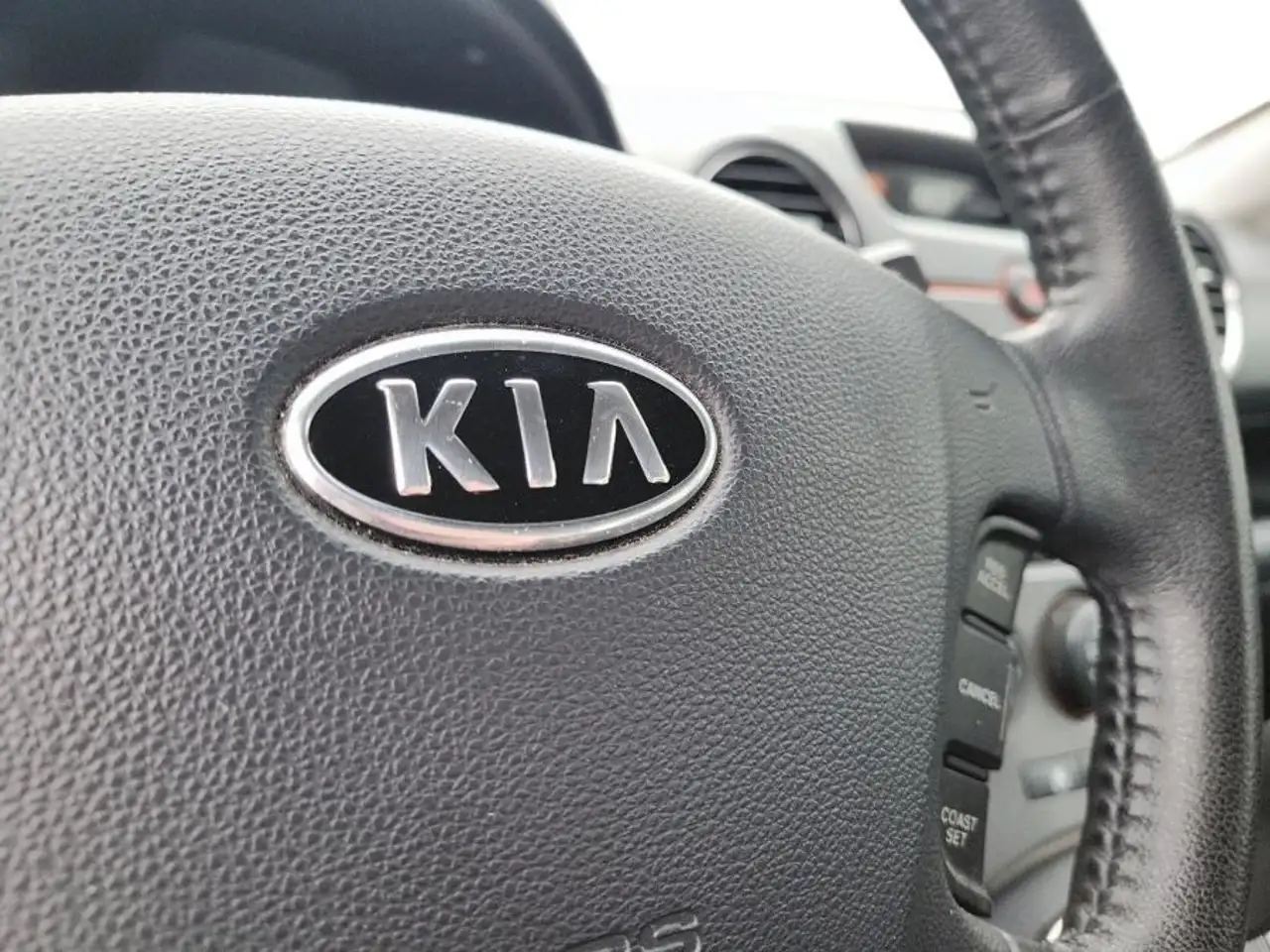 Kia Rondo снимка Kia Rondo