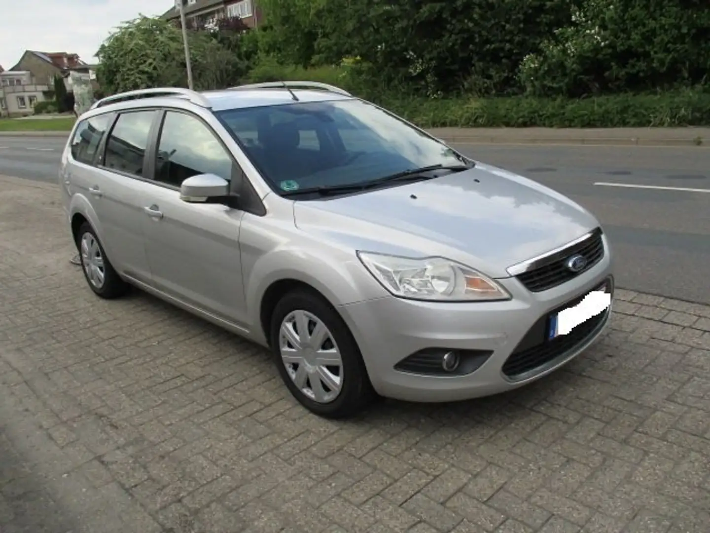 Ford Focus Turnier 1.6 TDCi DPF Ghia Tüv 2027 Argintiu - 1