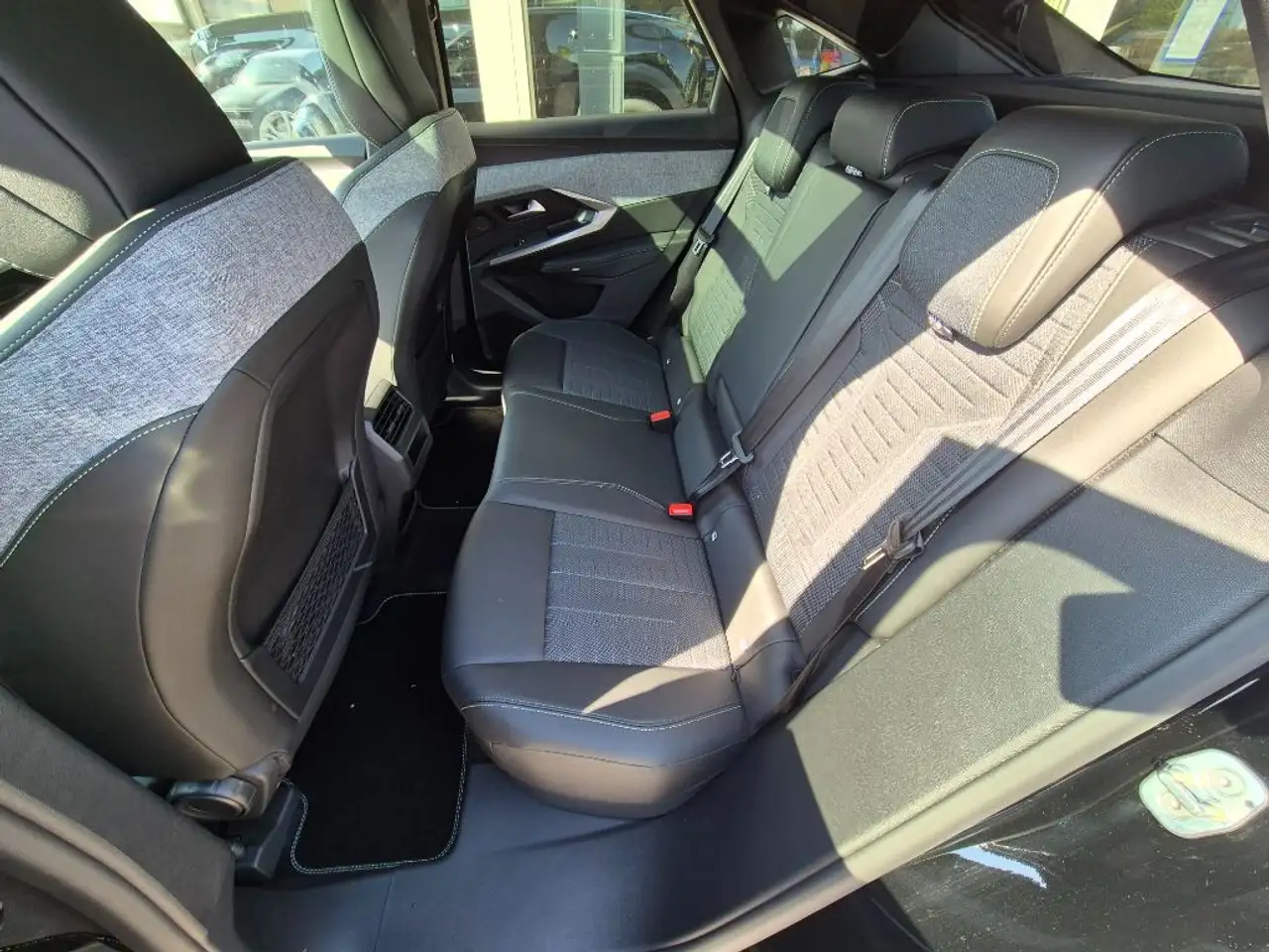 Peugeot 3008 GT Elektro 230 Long Range PANORAMA+360°CAM, миниатюра 10