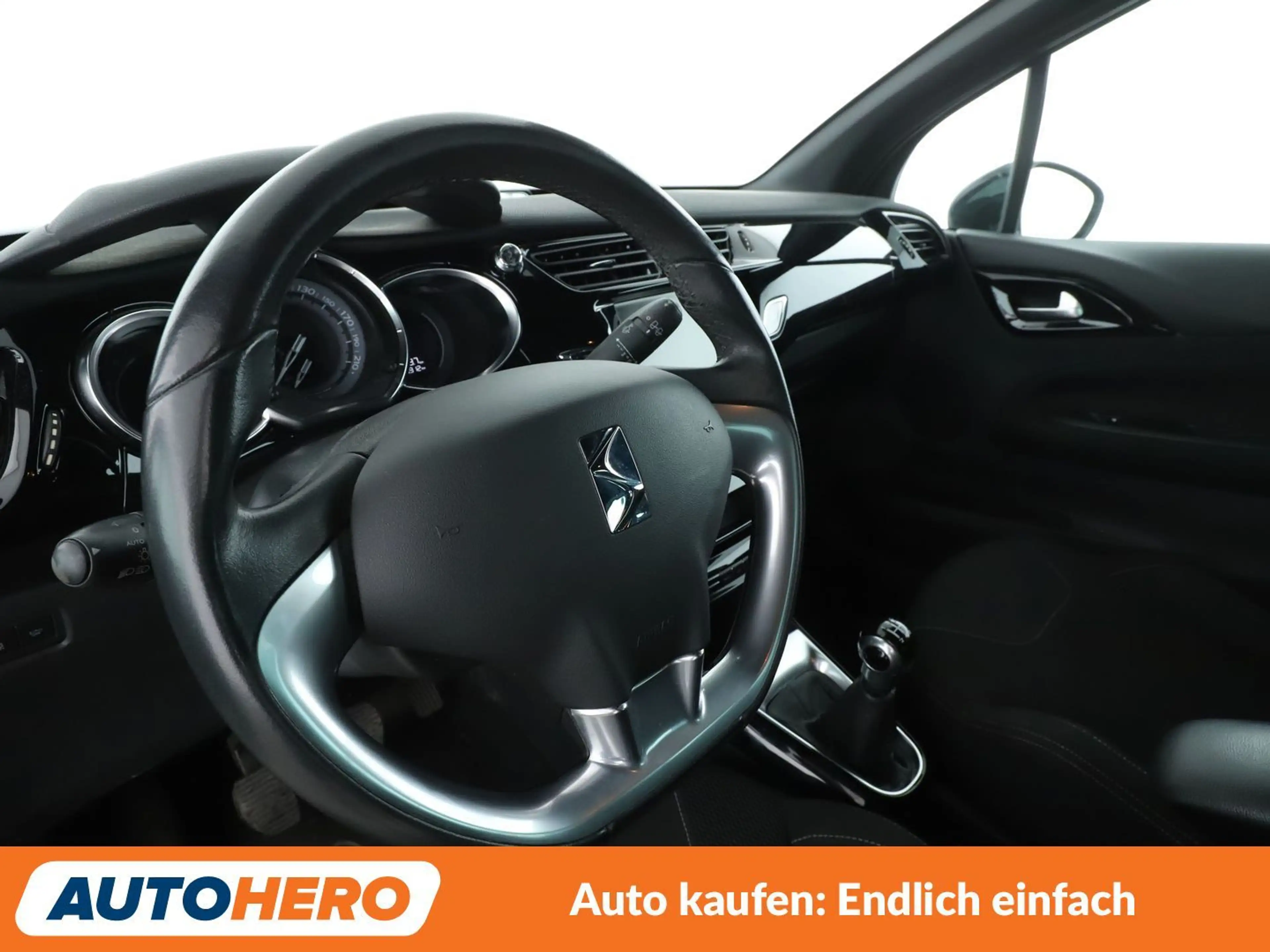 Citroen DS3 1.6 Blue-HDi SoChic*NAVI*TEMPO*PDC*ALU*KLIMA* — photo 11