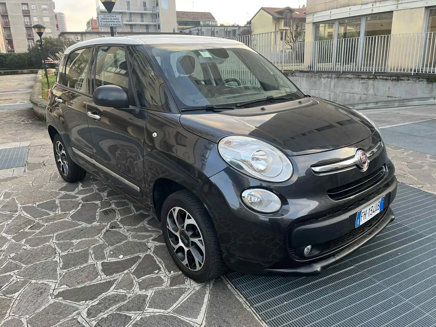 Fiat 500L twinair Metano Lounge imm. 12/2016 Grau - 2