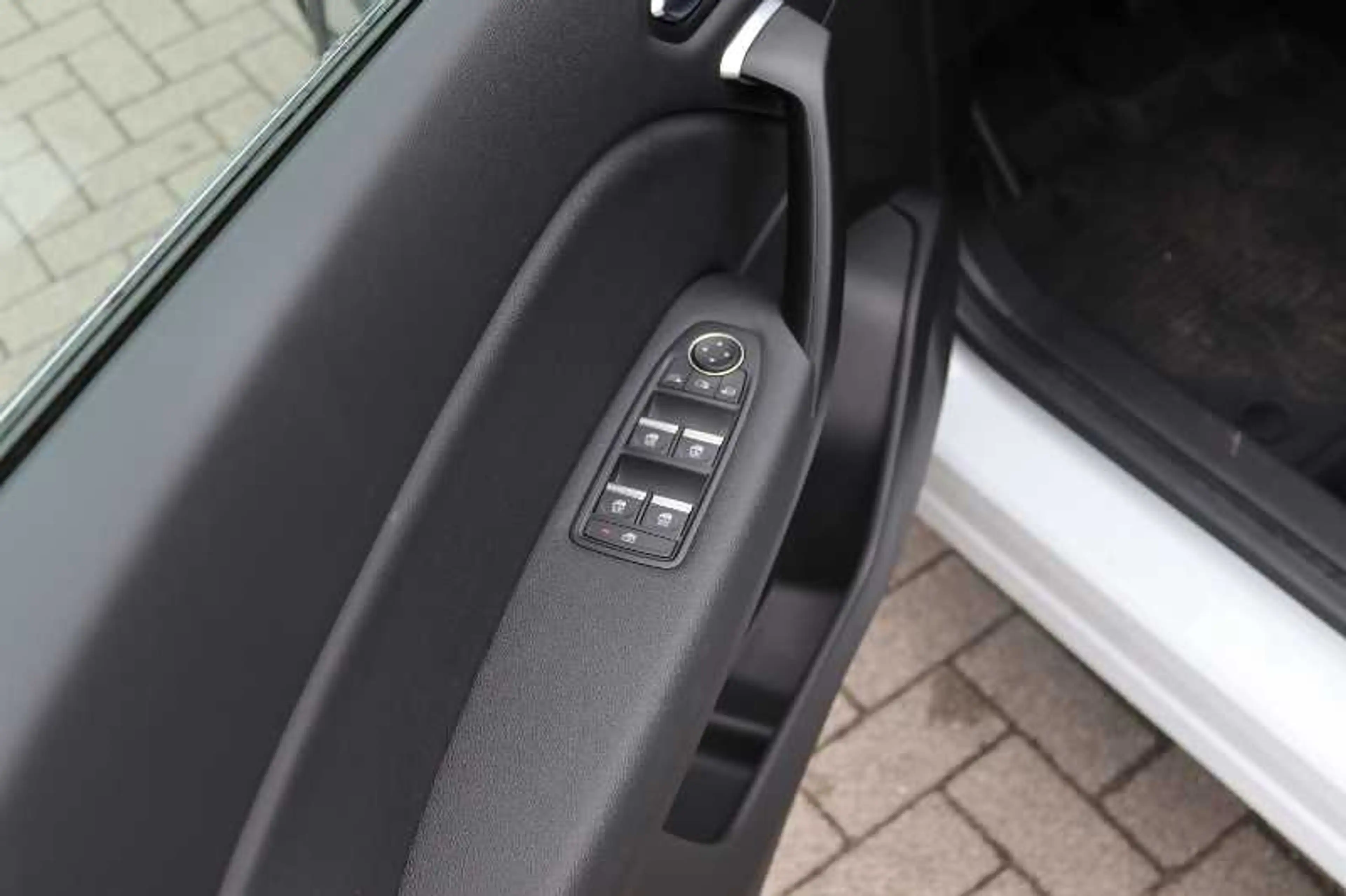 Mitsubishi Grandis Diamant TOP 1.8 Hybrid — photo 12