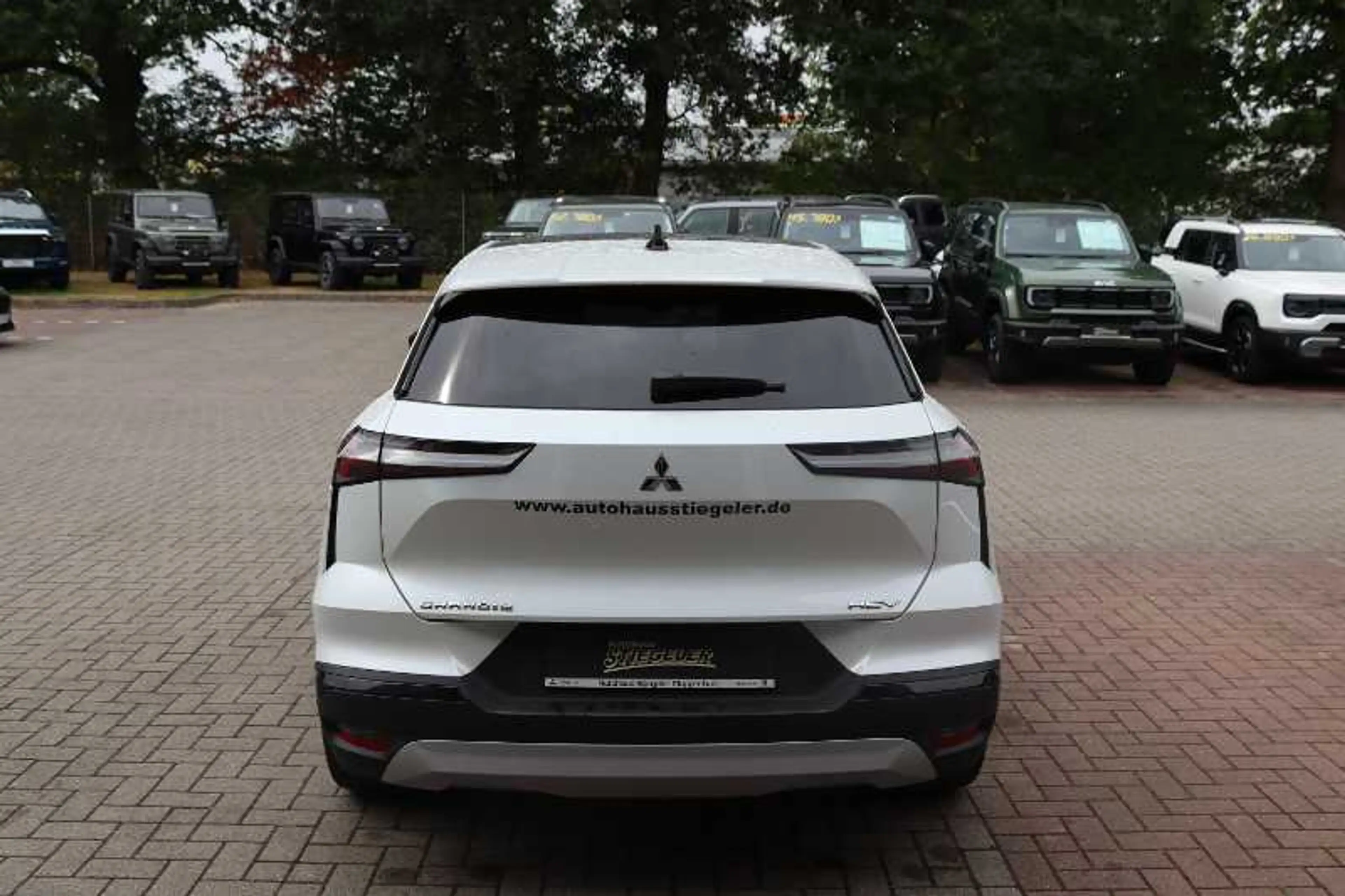 Mitsubishi Grandis Diamant TOP 1.8 Hybrid — photo 5