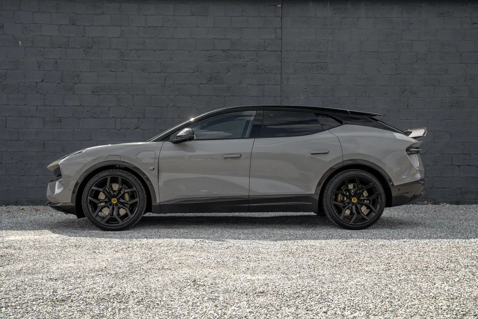 Lotus Eletre 600 SPORT SE 612 pk FULL CARBON *NP 160k* Серый - 2
