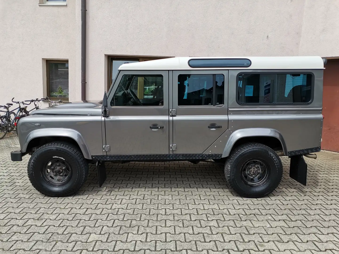 Land Rover Defender 110 Station Wagon SE Gris - 2