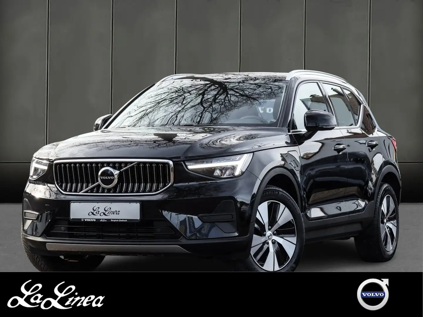 Volvo XC40 T5 Essential Recharge Plug-In Hybrid 2WD Noir - 1