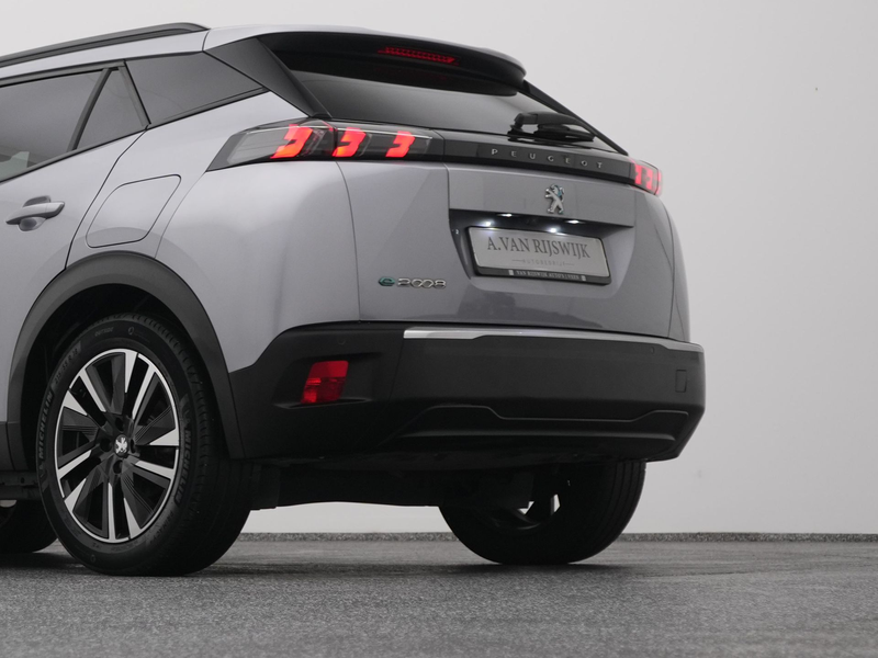Peugeot e-2008 EV Allure 50 kWh | CAMERA | CARPLAY | STOELVERWARM — photo 23