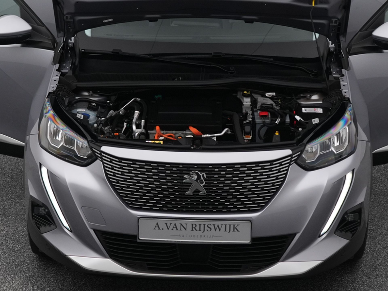 Peugeot e-2008 EV Allure 50 kWh | CAMERA | CARPLAY | STOELVERWARM — photo 32