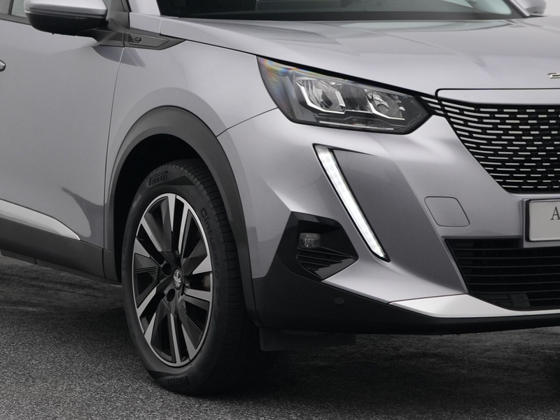 Peugeot e-2008 EV Allure 50 kWh | CAMERA | CARPLAY | STOELVERWARM — photo 18