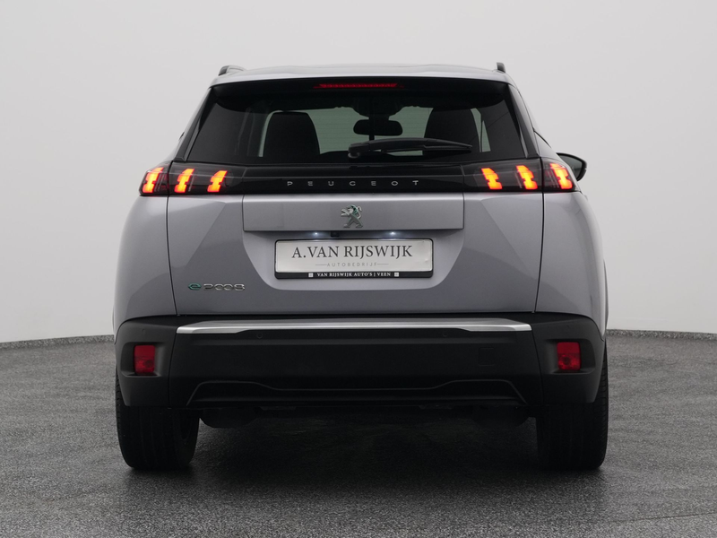 Peugeot e-2008 EV Allure 50 kWh | CAMERA | CARPLAY | STOELVERWARM — photo 11