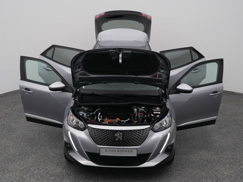 Peugeot e-2008 EV Allure 50 kWh | CAMERA | CARPLAY | STOELVERWARM — photo 28