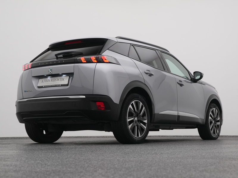 Peugeot e-2008 EV Allure 50 kWh | CAMERA | CARPLAY | STOELVERWARM — photo 17