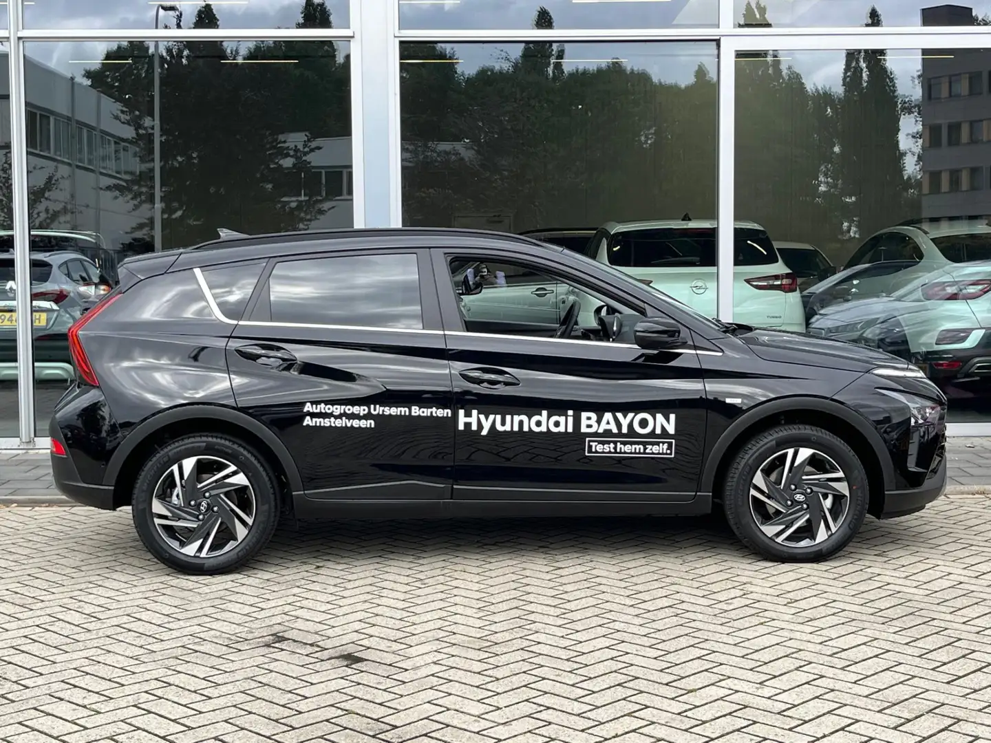 Hyundai BAYON 1.0 T-GDI Premium | automaat | navi | stoel/stuurv Zwart - 2