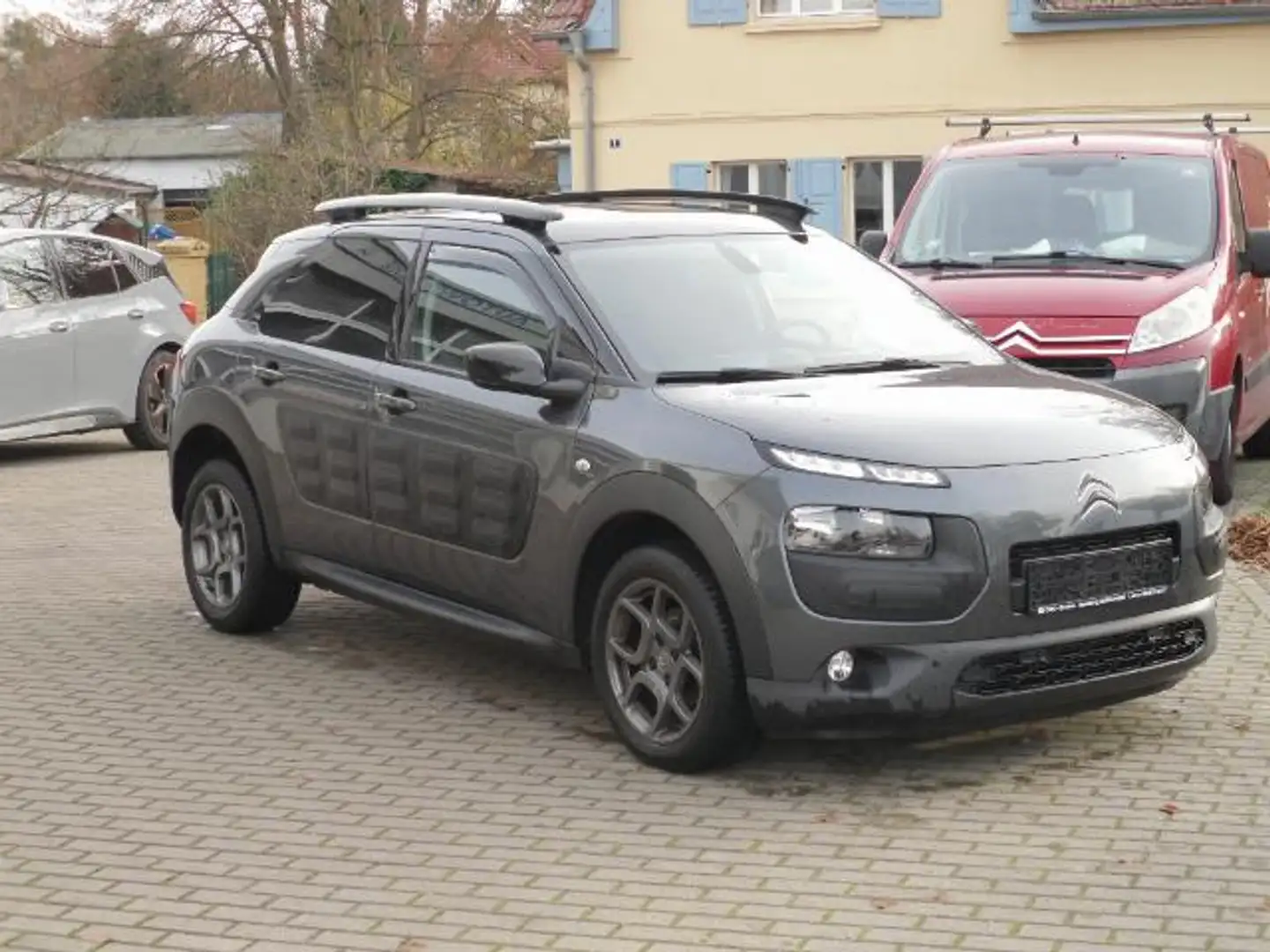 Citroen C4 Cactus BlueHDi 100 FAP Feel Grau - 1