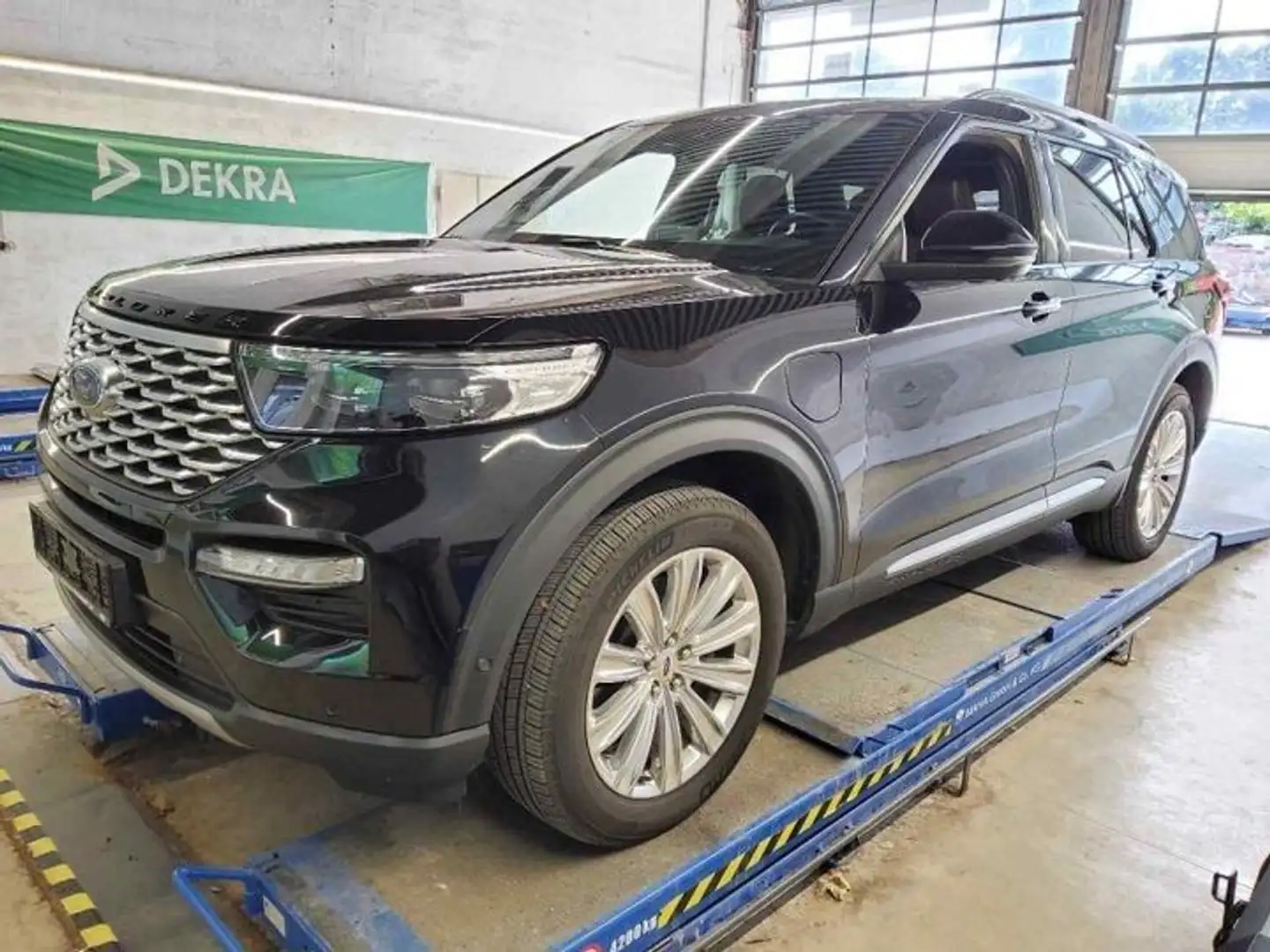 Ford Explorer Platinum Plug-in-Hybrid 4x4 Schwarz - 1