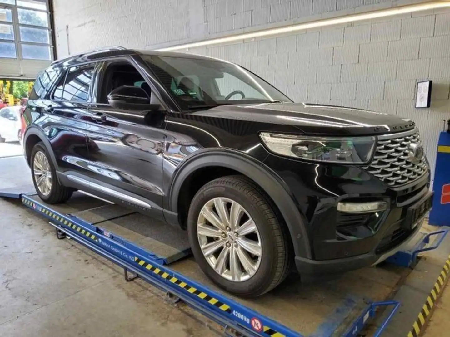 Ford Explorer Platinum Plug-in-Hybrid 4x4 Schwarz - 2