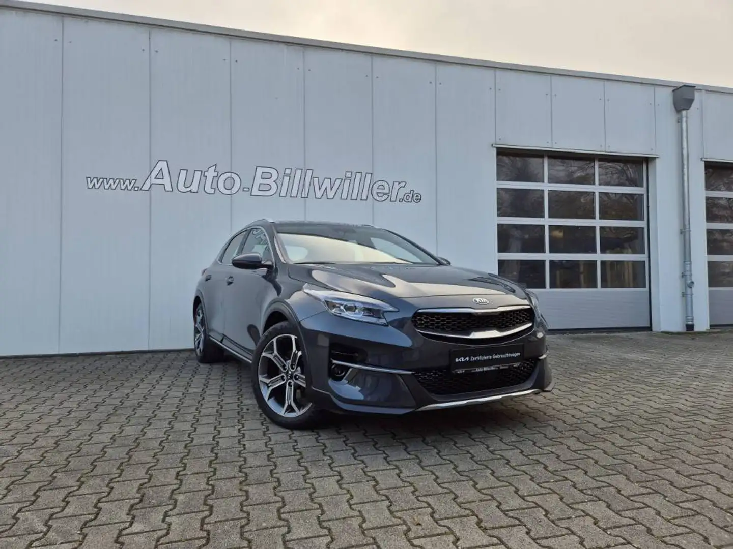 Kia XCeed 1.5 T-GDI (160 PS) ISG DCT7 Spirit Xclusive Navi Grau - 2