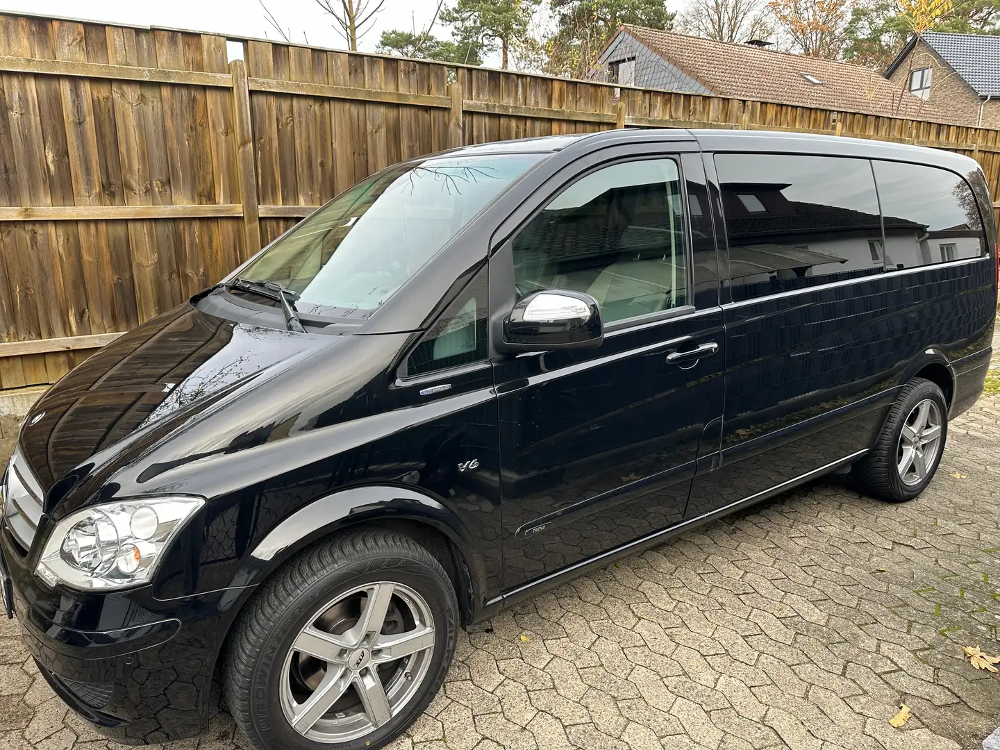 Mercedes-Benz Viano Viano Diesel 3.0 CDI DPF lang Automatik Trend Schwarz - 2