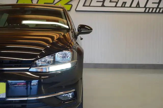 Volkswagen Golf view 10