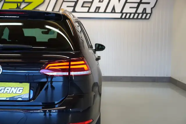 Volkswagen Golf view 6
