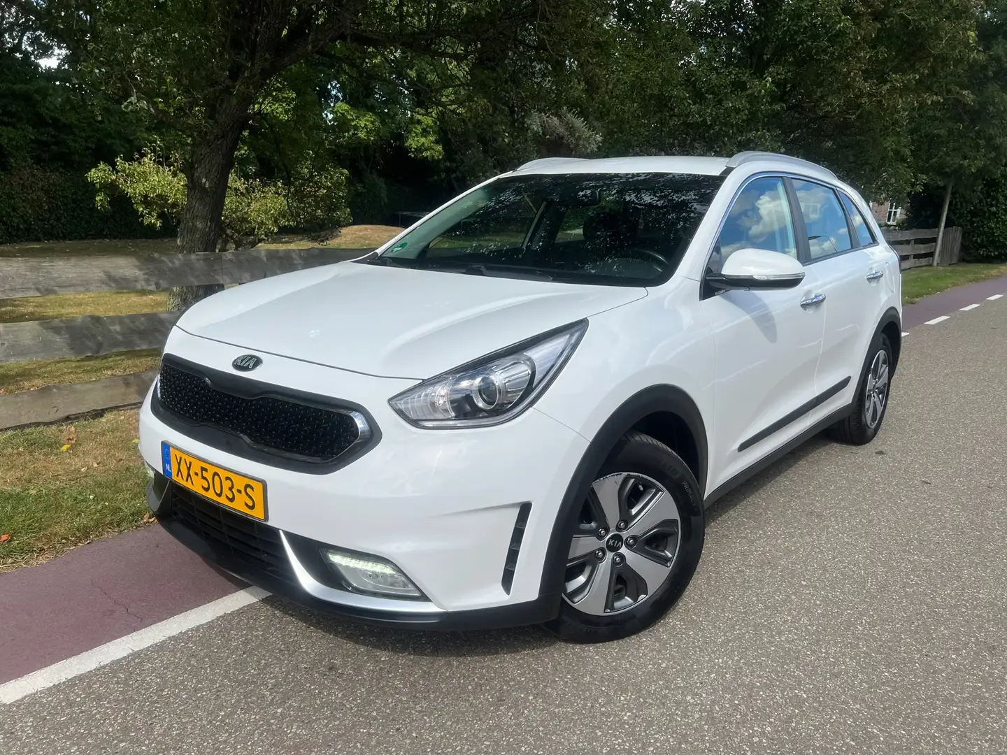Kia Niro 1.6 GDi Hybrid DynamicLine 141 PK Camera Navi Trek Wit - 1