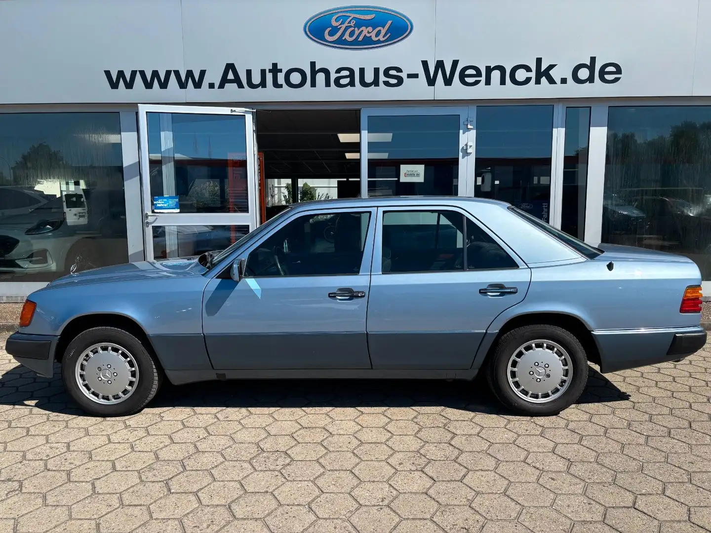 Mercedes-Benz 260 E 2,6l*2.HAND*el.SSD*AUTOMATIK*H-KENNZEICHEN Blau - 1