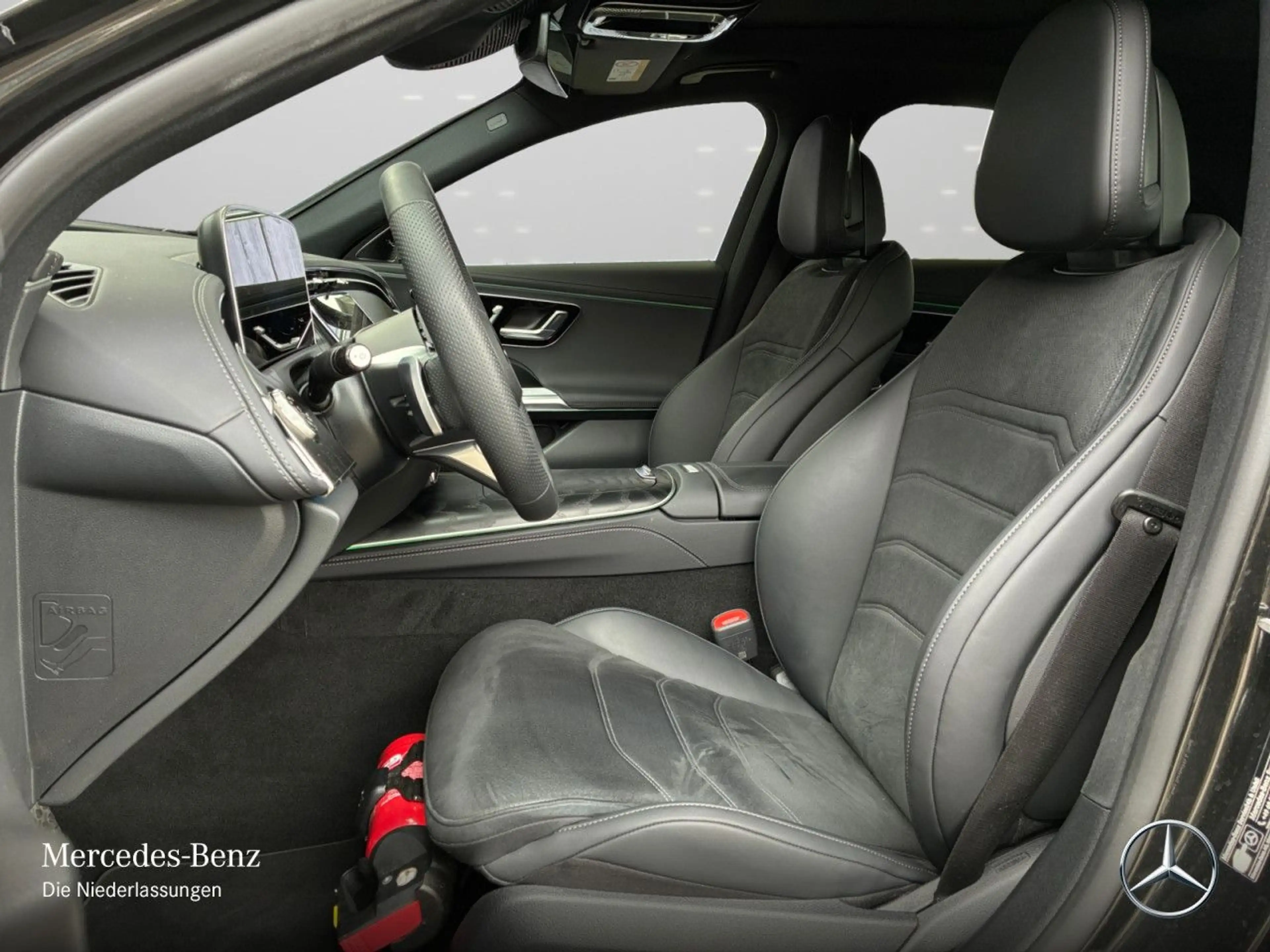 Mercedes-Benz E 200 4M AMG WideScreen 360° Pano Burmester Distr. — photo 11