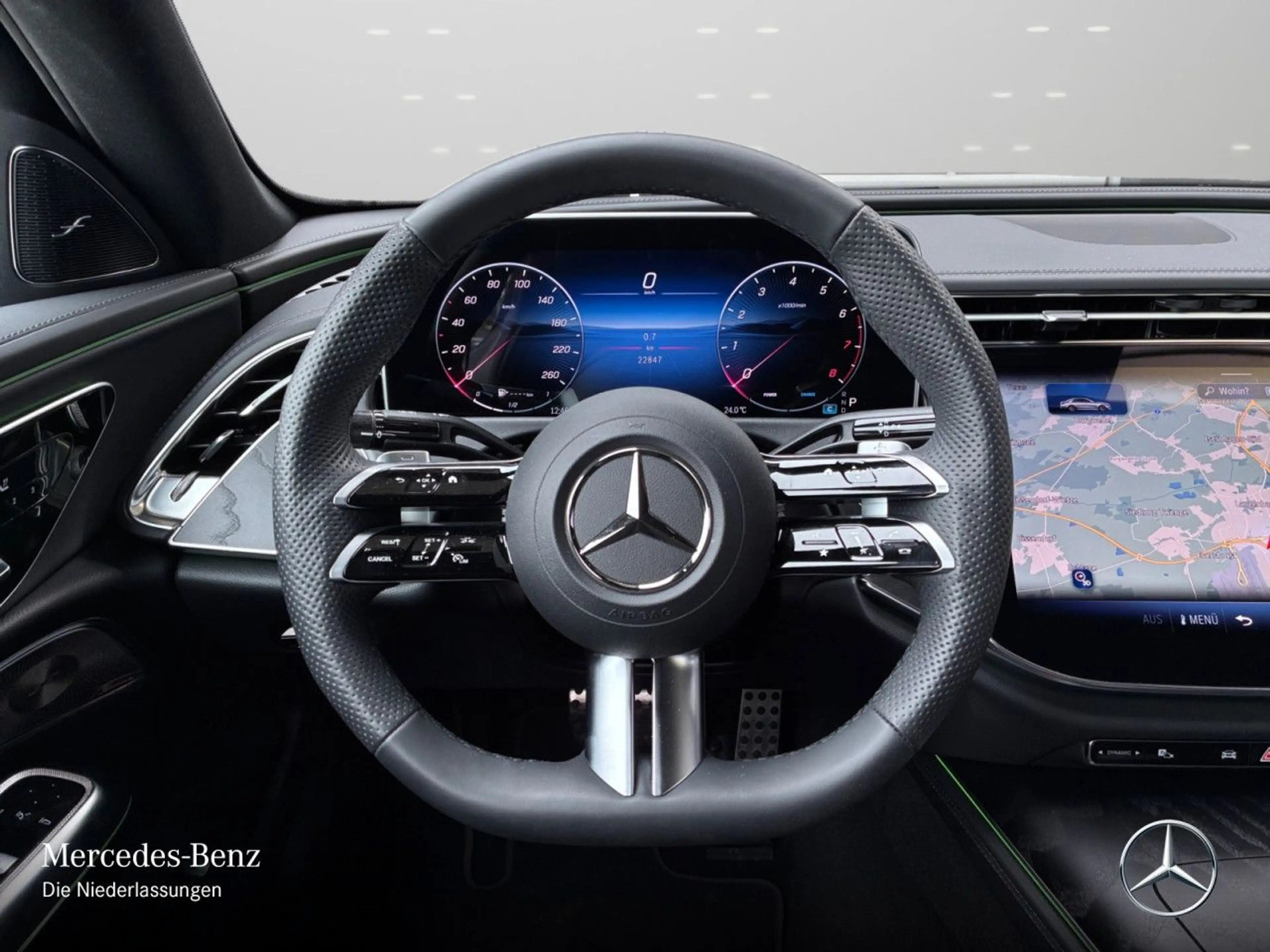 Mercedes-Benz E 200 4M AMG WideScreen 360° Pano Burmester Distr. — photo 14