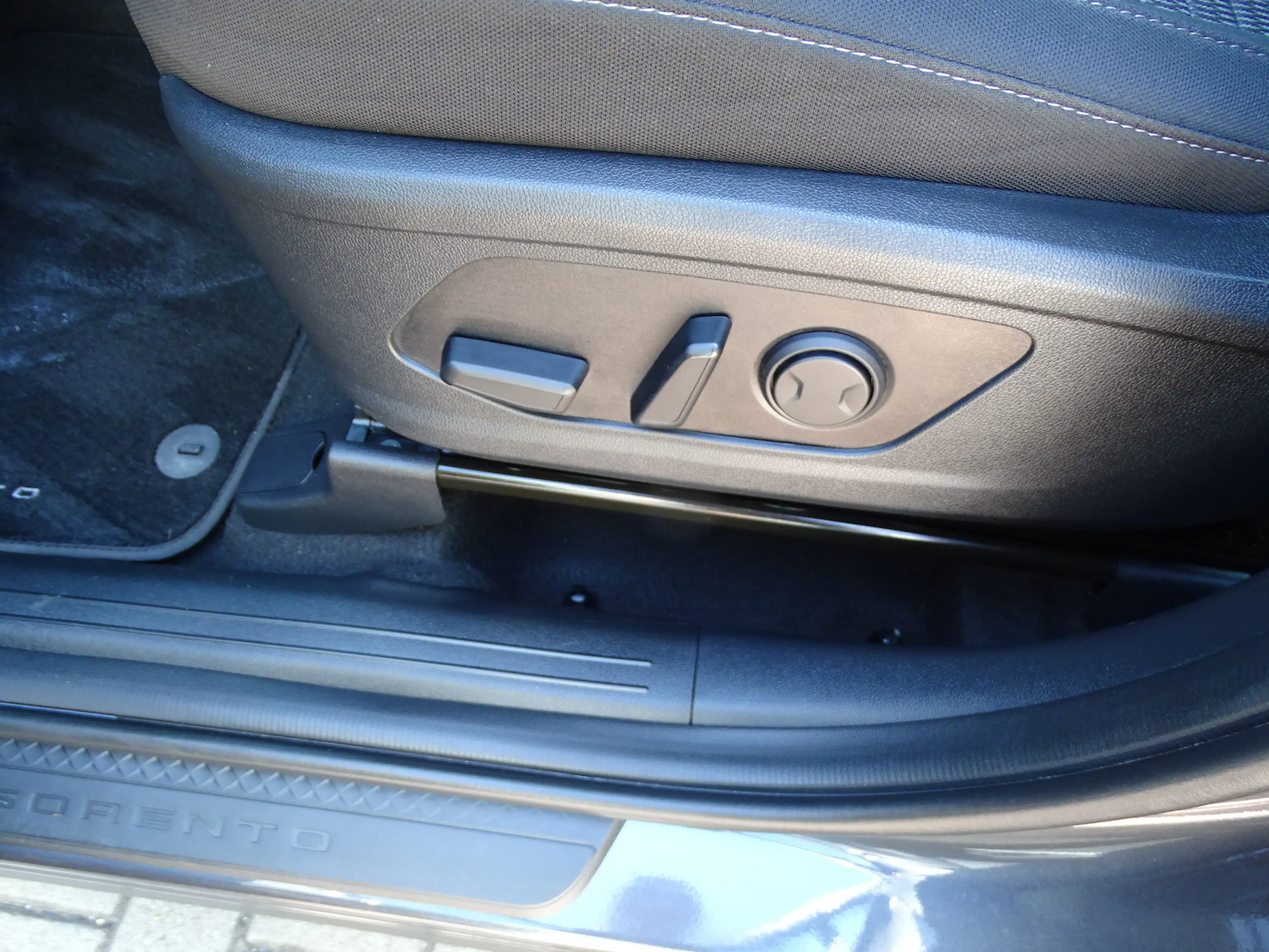 Kia Sorento 2.2 CRDI 2WD Automatik — photo 11