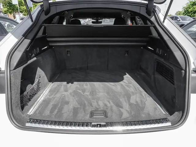 Audi RS6 view 17