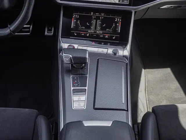 Audi RS6 view 14