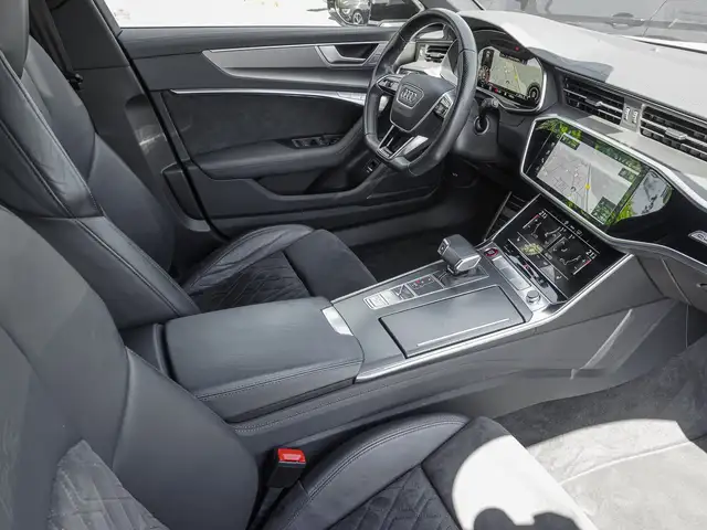 Audi RS6 view 8