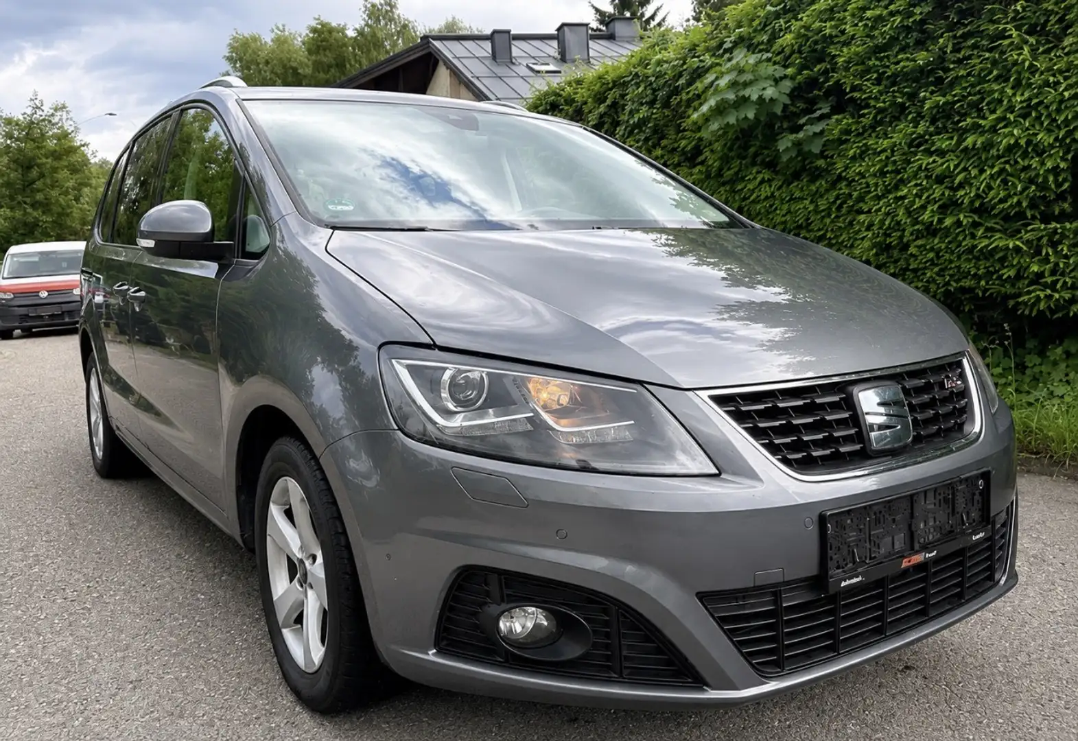 SEAT Alhambra FR 2,0 TDI DSG 4WD Grau - 2