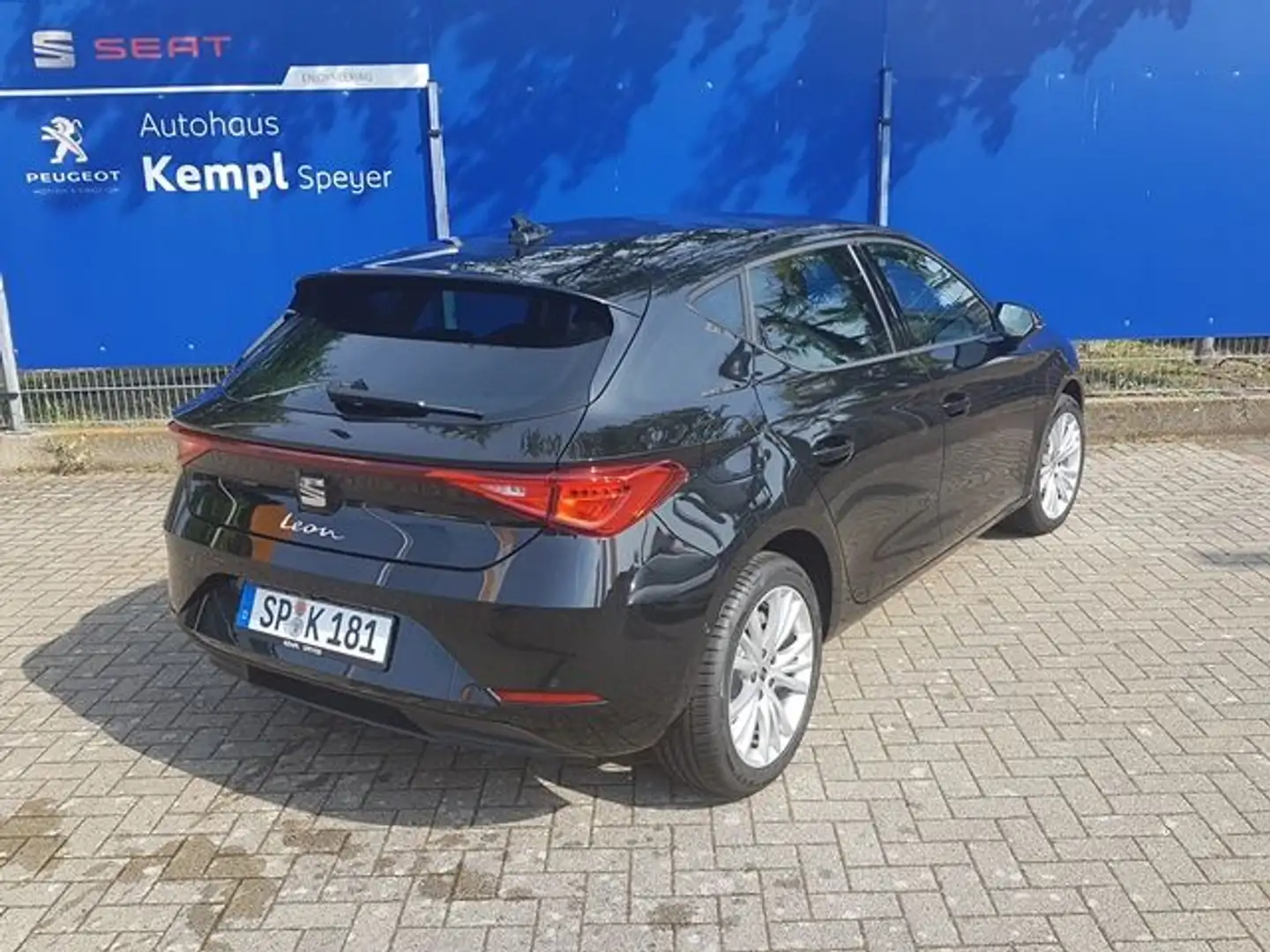 SEAT Leon 1.0 eTSI OPF DSG Style Edition Negro - 2