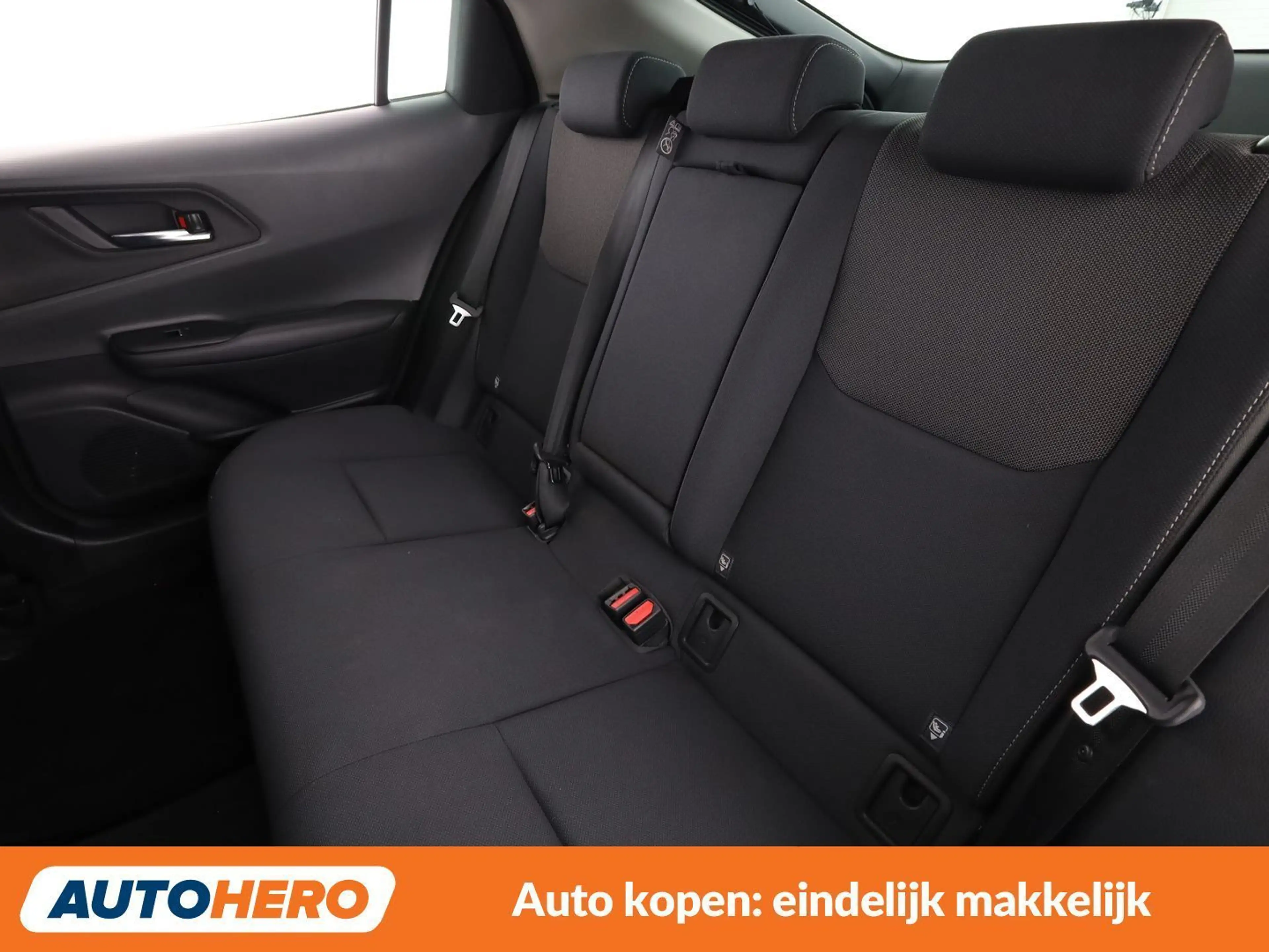 Toyota Prius 2.0 Plug-in Hybrid Design — photo 15