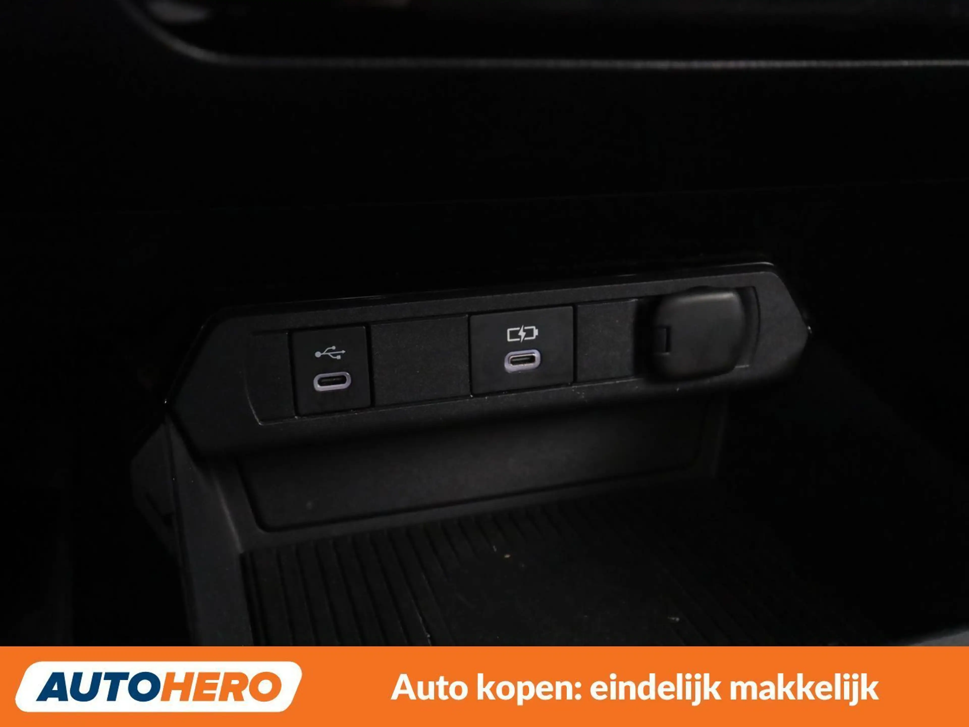 Toyota Prius 2.0 Plug-in Hybrid Design — photo 26