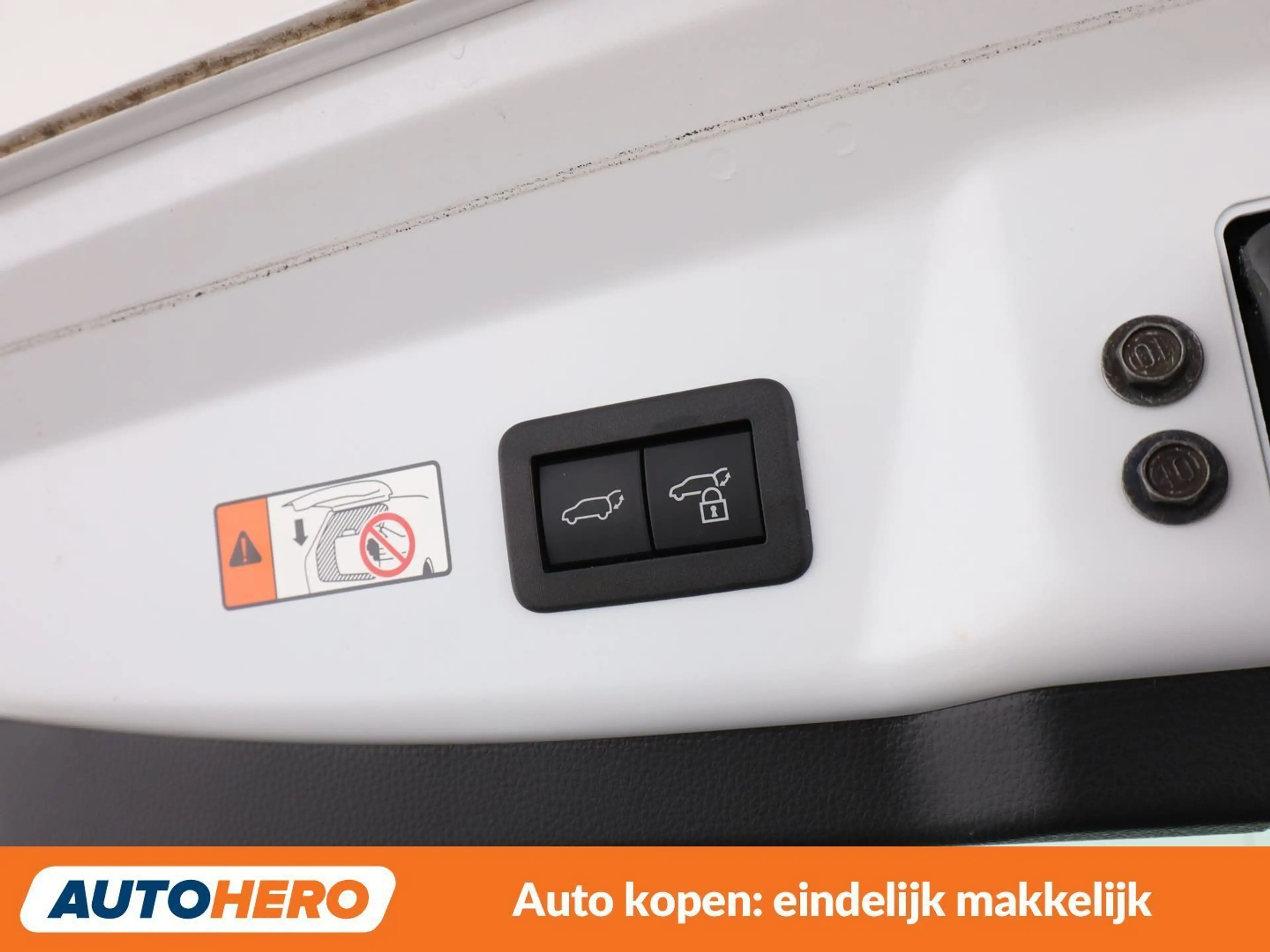 Toyota Prius 2.0 Plug-in Hybrid Design — photo 39