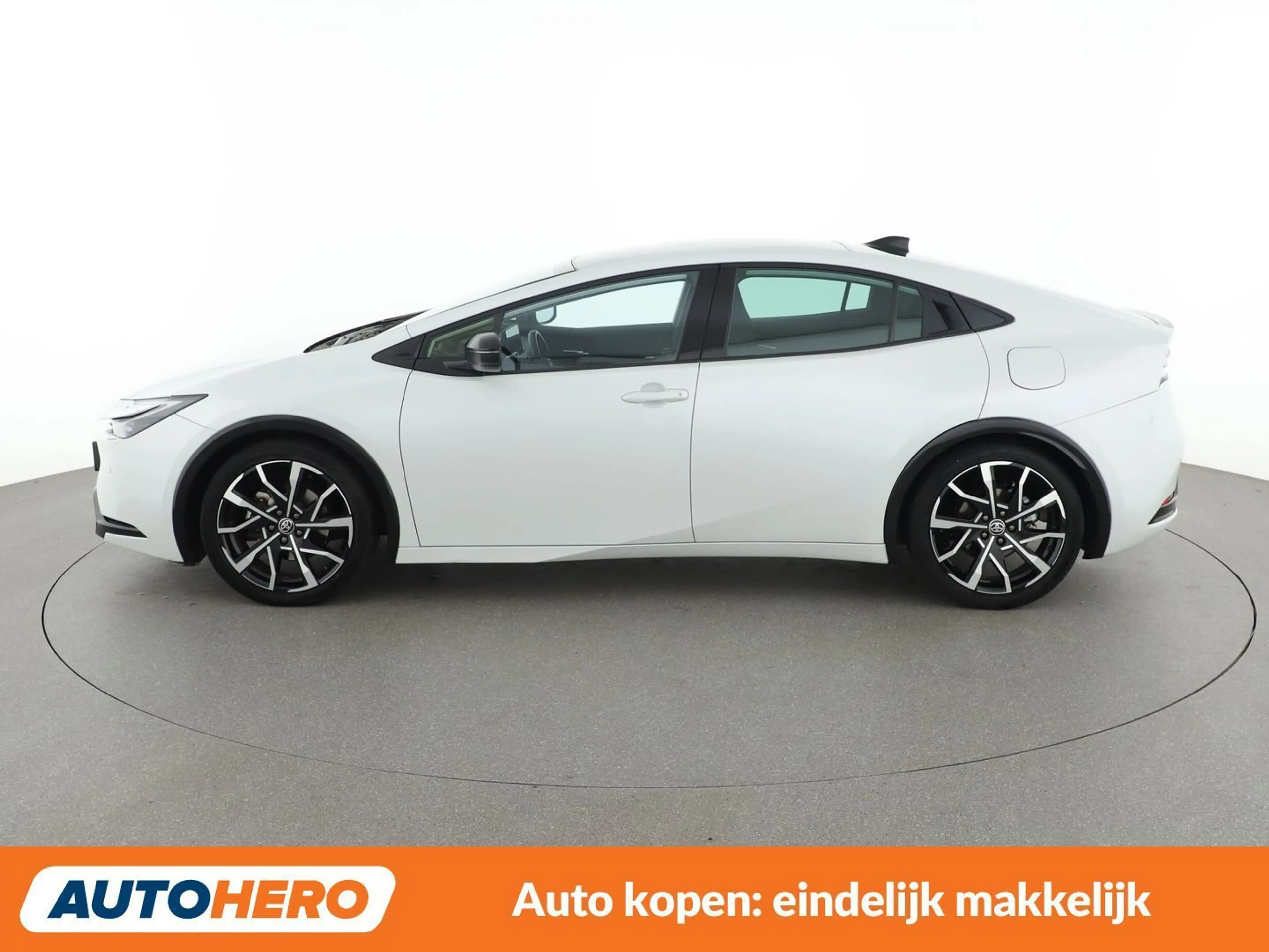 Toyota Prius 2.0 Plug-in Hybrid Design — photo 3